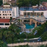 sala ricevimenti a palmi con giardino piscina terrazzo